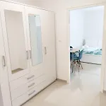 White דירה *