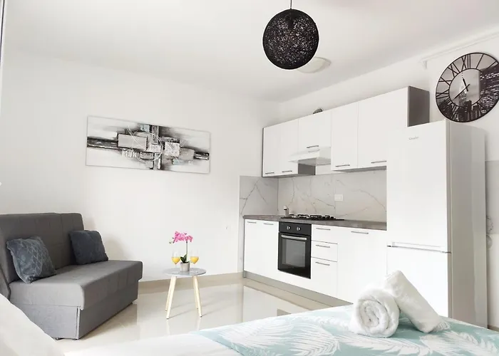 White Apartman
